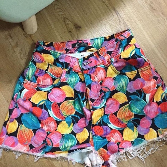 ✨2/$40✨ Zara fruity jean shorts - Picture 2 of 2